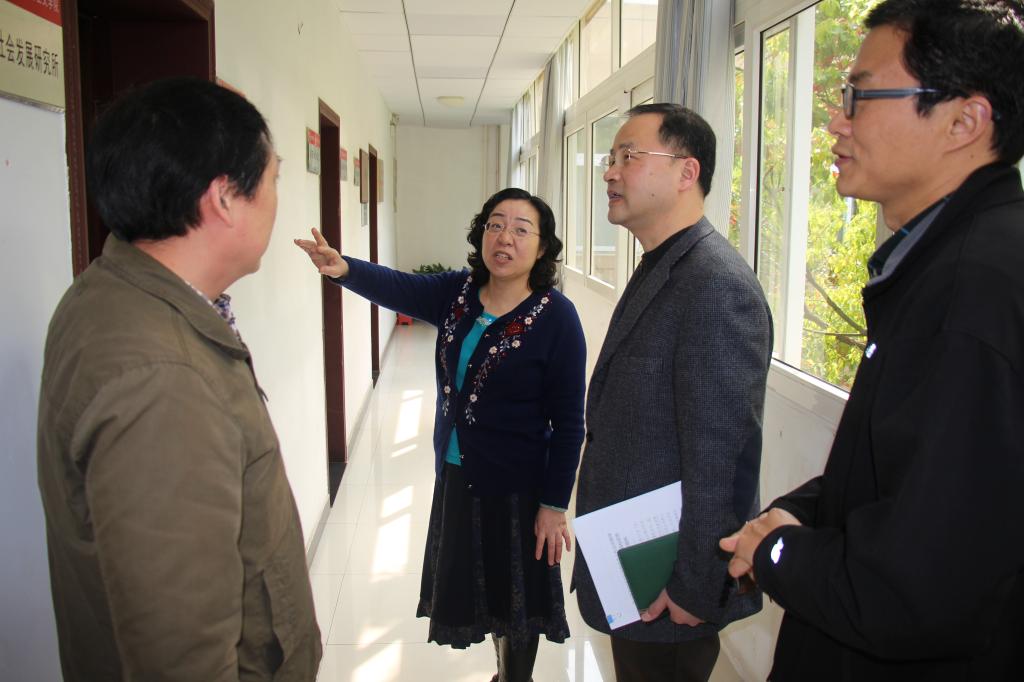 公司党委书记何光彩赴365英国上市调研