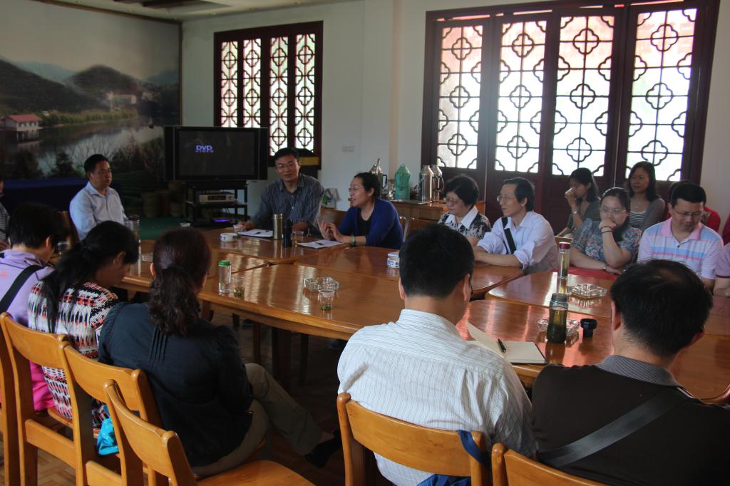 教师进农户，理论下基层——365英国上市全体党员教师赴英山县乌云山村学习调研