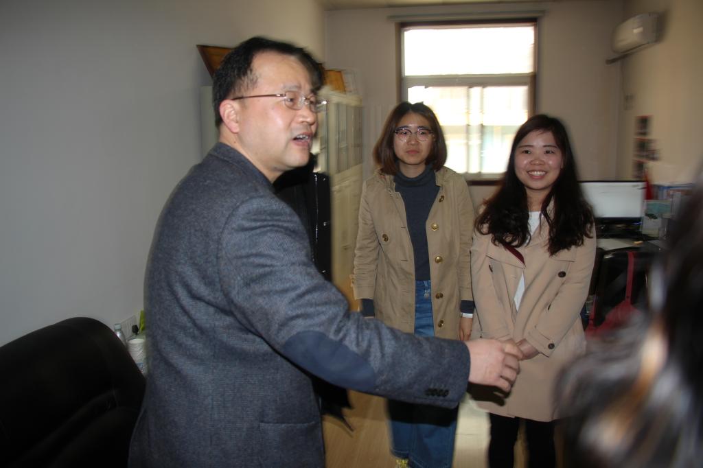 公司党委书记何光彩赴365英国上市调研