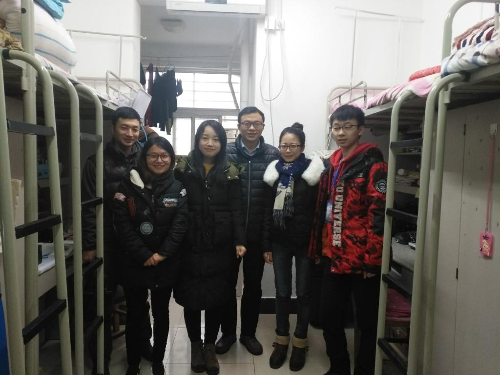 公司领导深入员工宿舍走访慰问